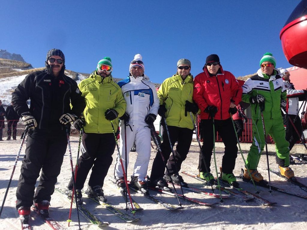 Kayak Eğitmenlerimizin tamamı Türkiye Kayak Federasyonu Öğretici belgesi sahibidir