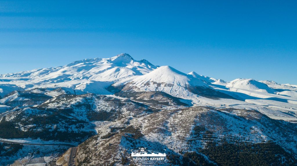 Erciyes Kayak Merkezinde 2021-2022 kayak sezonu açıldı